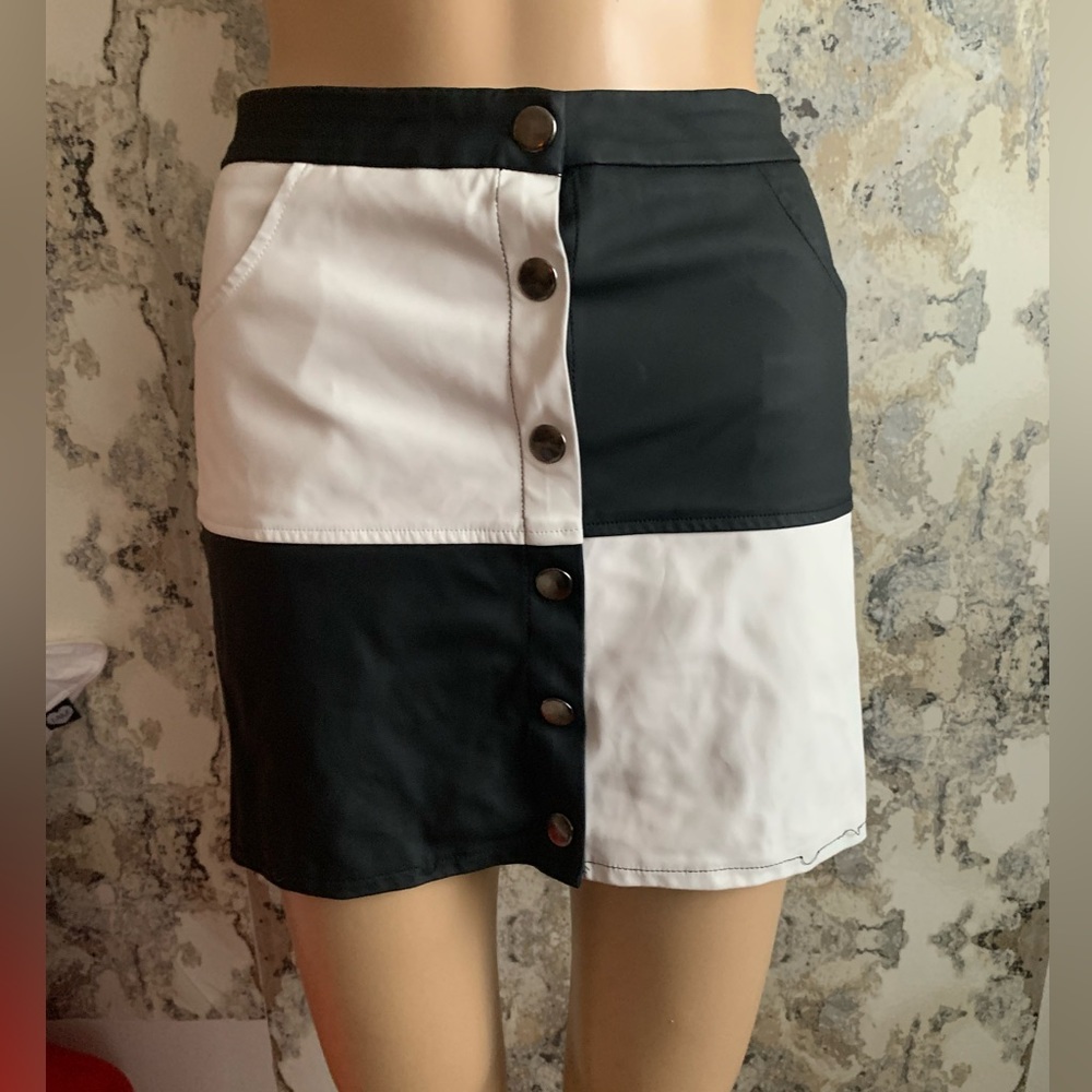 FAUX LEATHER TWO TONE BUTTON UP SKIRT WITH POCKETS